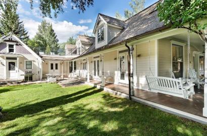 Single Family Home/House Apartment in CO