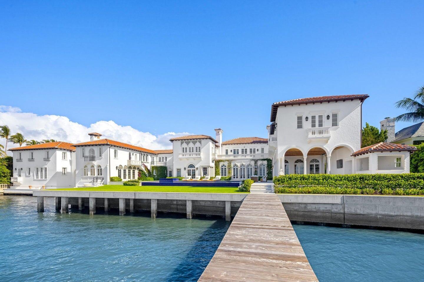 Casa del Ensuenos Waterfront Estate in Palm Beach
