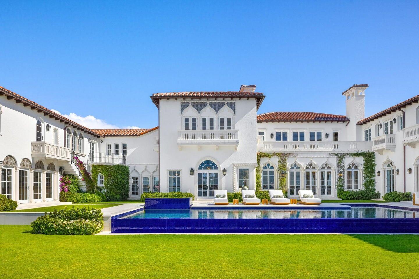 Casa del Ensuenos Waterfront Estate in Palm Beach