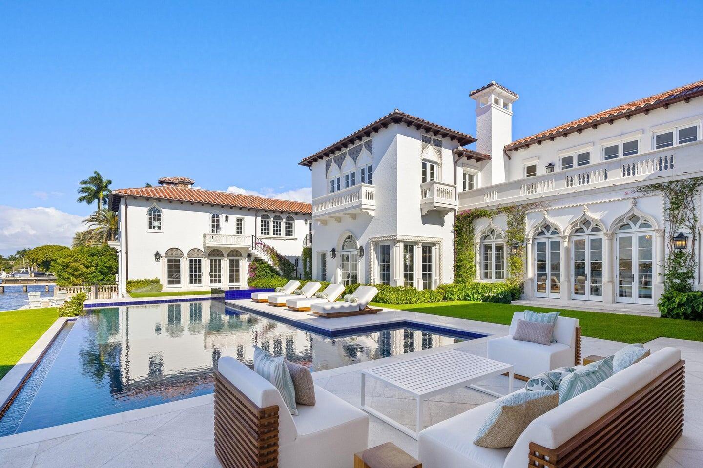 Casa del Ensuenos Waterfront Estate in Palm Beach