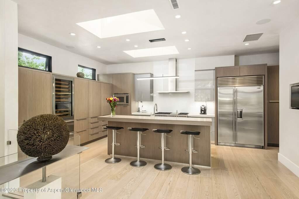 West End Corner Estate Apartment