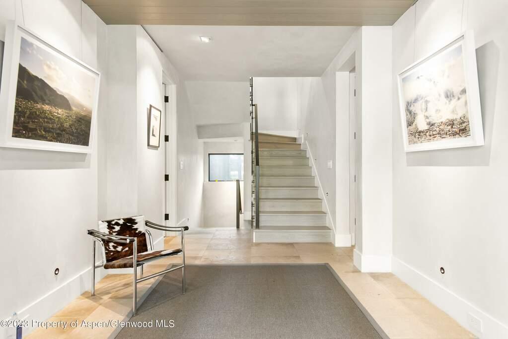 West End Corner Estate Apartment