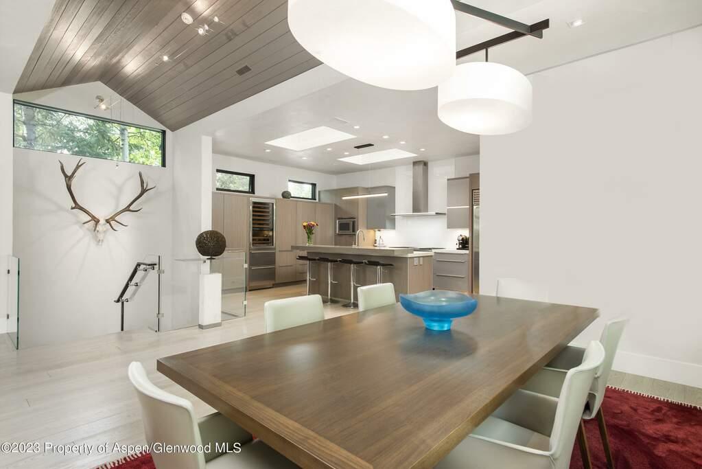 West End Corner Estate Apartment